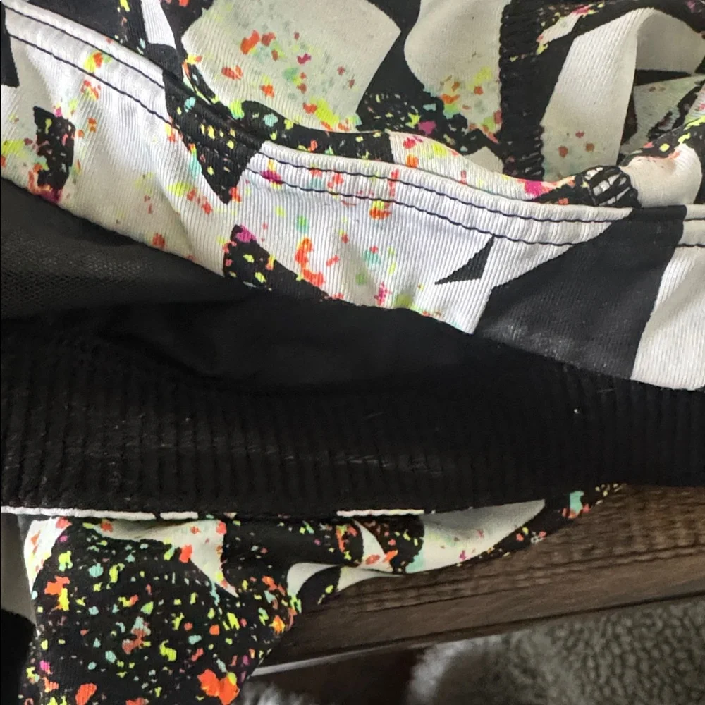 Victoria’s Secret Sport Strappy Back Sports‎ Bra Small Geometric Print